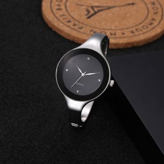 Women New Design Stainless Steel Wristwatch