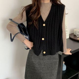 Cable knitted sweater vest