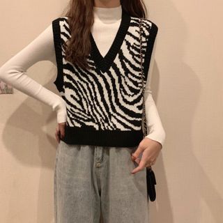 V-neck zebra pattern vest