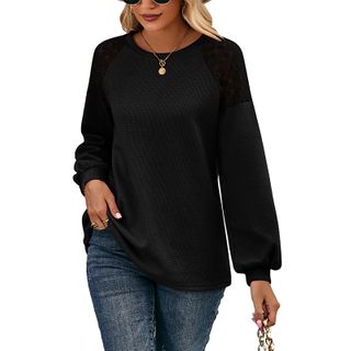 Round neck lace long-sleeved T-shirt