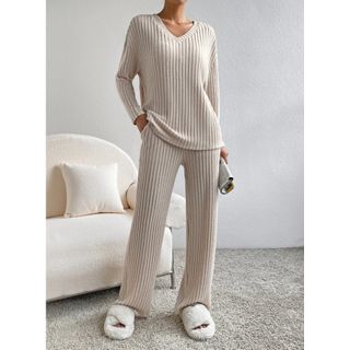 Women Loose V-neck Pit Strip Knitted Suit