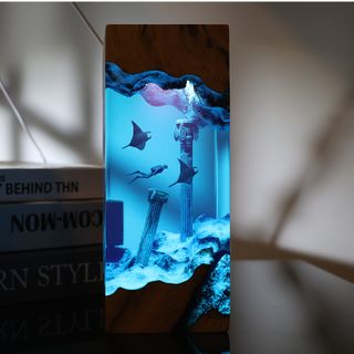 Resin Manta Diver Desktop Lamp