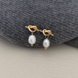 Gold Pearl Women's Earring